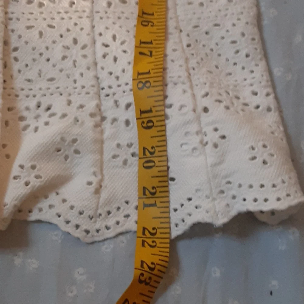 Ann Taylor White Eyelet Floral Cutout Blazer Jacket | Size 6 | Spring Chic - Picture 11 of 12